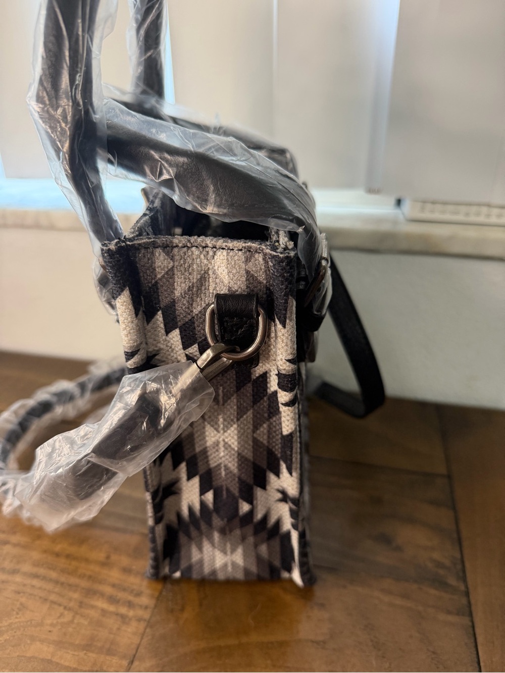 Wrangler black & white Aztec western print small crossbody tote bag purse new - Picture 6 of 9